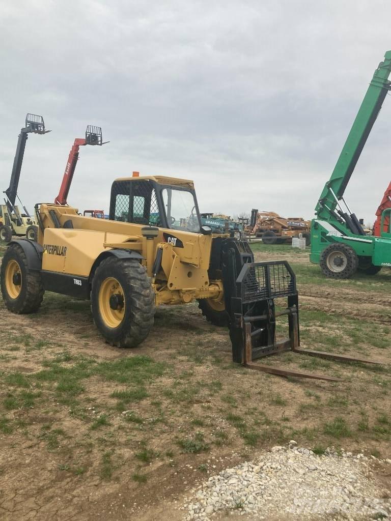 CAT TH83 Teleskopski viličari