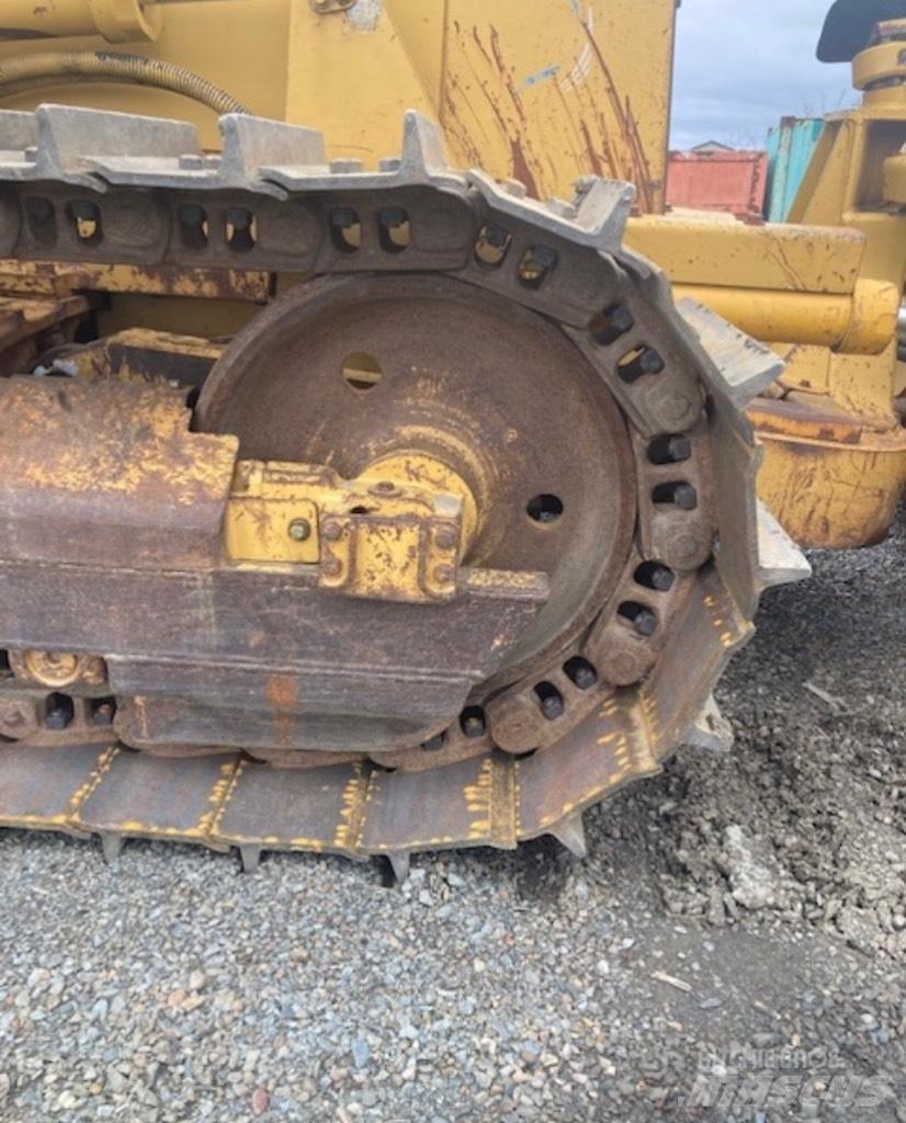 CAT D 5 C Buldožeri gusjeničari