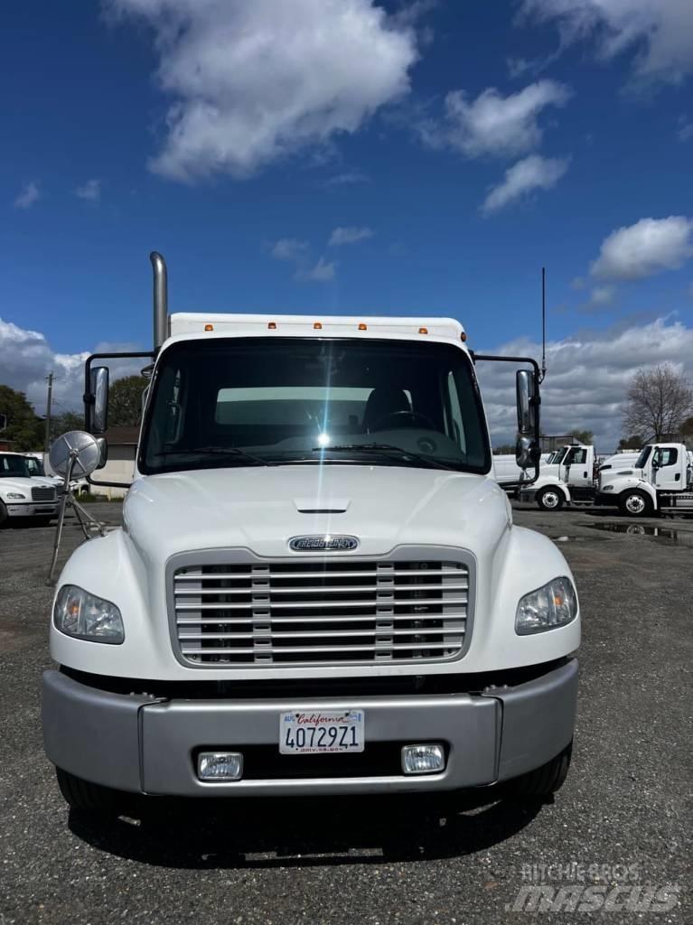 Freightliner M2 106 Kamioni za prijevoz pića