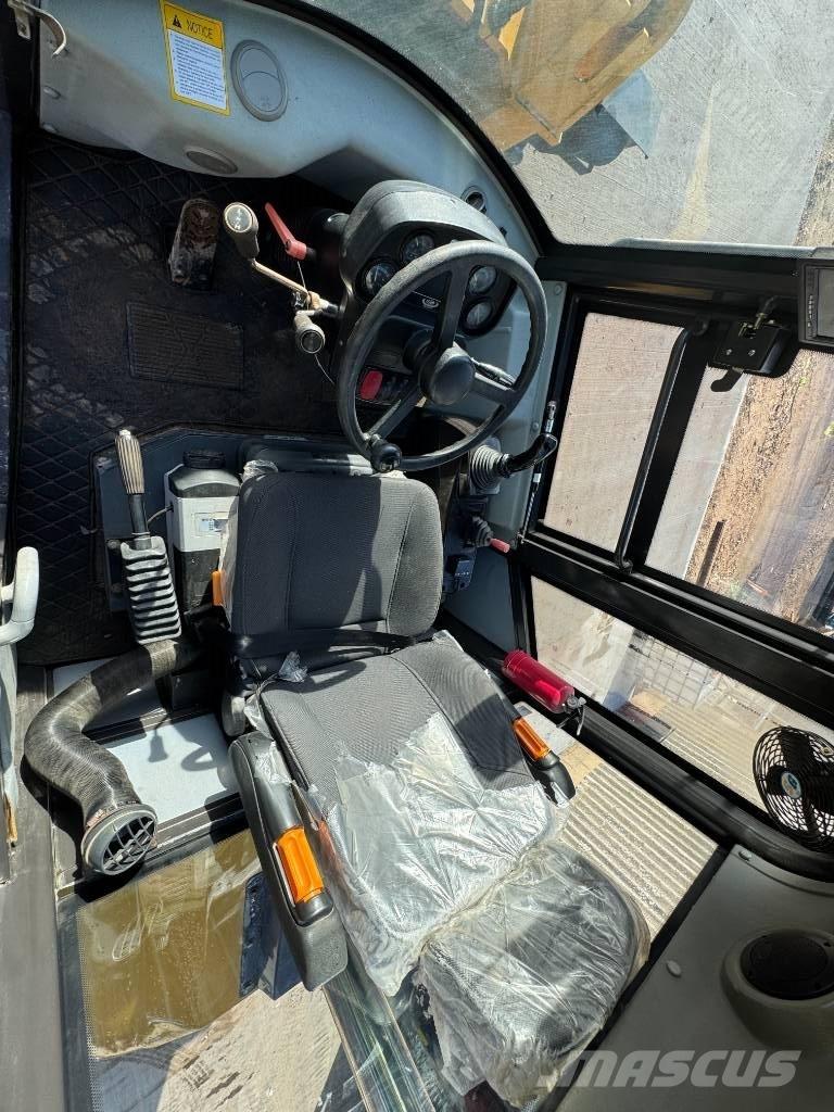 HZM 825 Utovarivači na kotačima