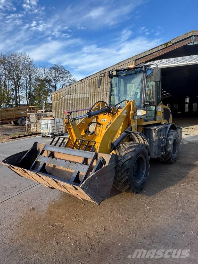 HZM 825 Utovarivači na kotačima