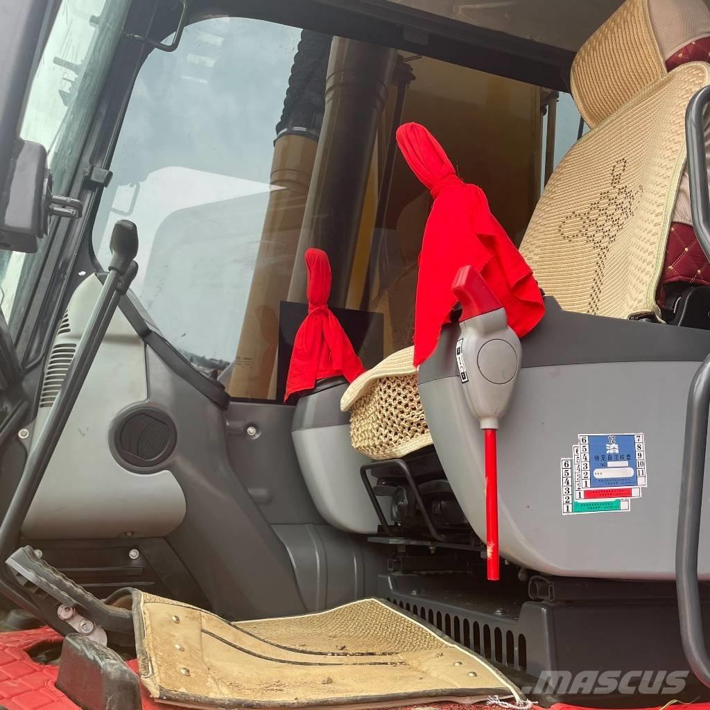 Komatsu PC 220-8 Bageri gusjeničari