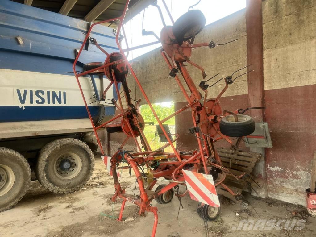 Lely TH 680 Okretači i sakupljači sijena