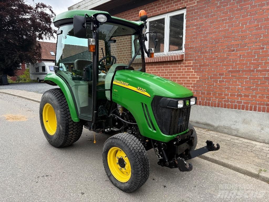 John Deere 3720 Kompaktni (mali) traktori