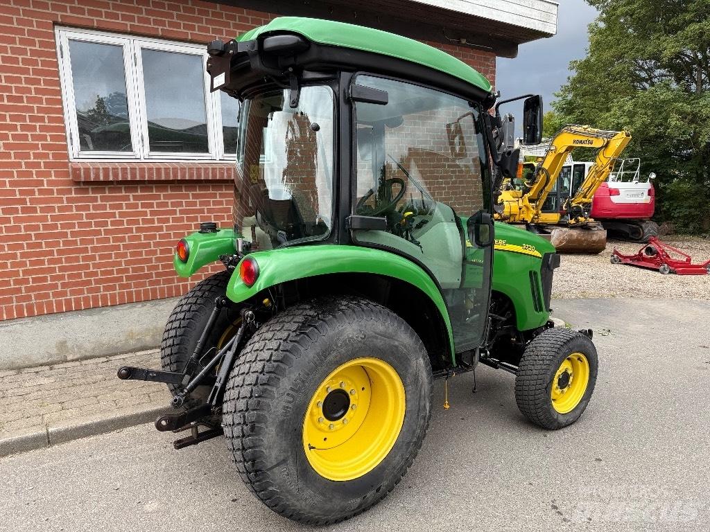 John Deere 3720 Kompaktni (mali) traktori