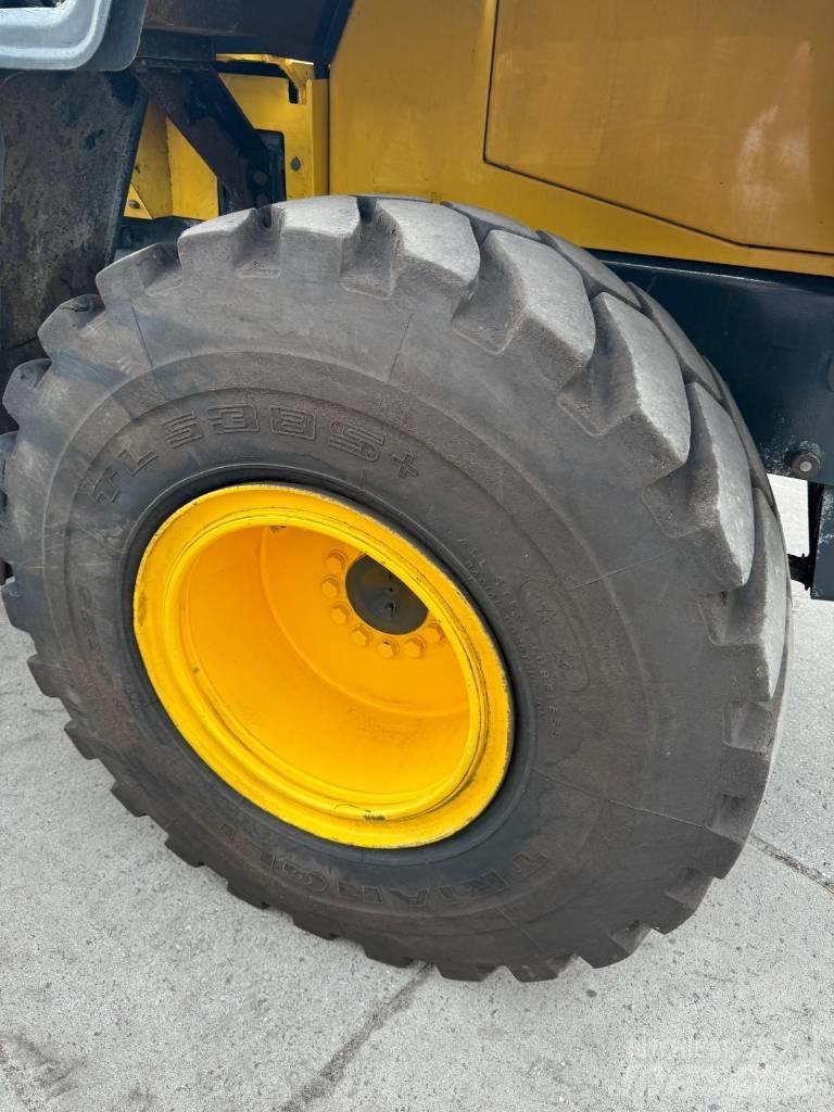 Komatsu WA250 Utovarivači na kotačima
