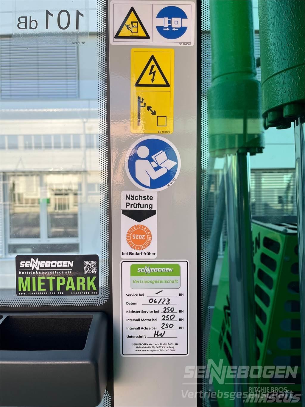 Sennebogen 825 M Bageri za manipuliranje materijalom / otpadom