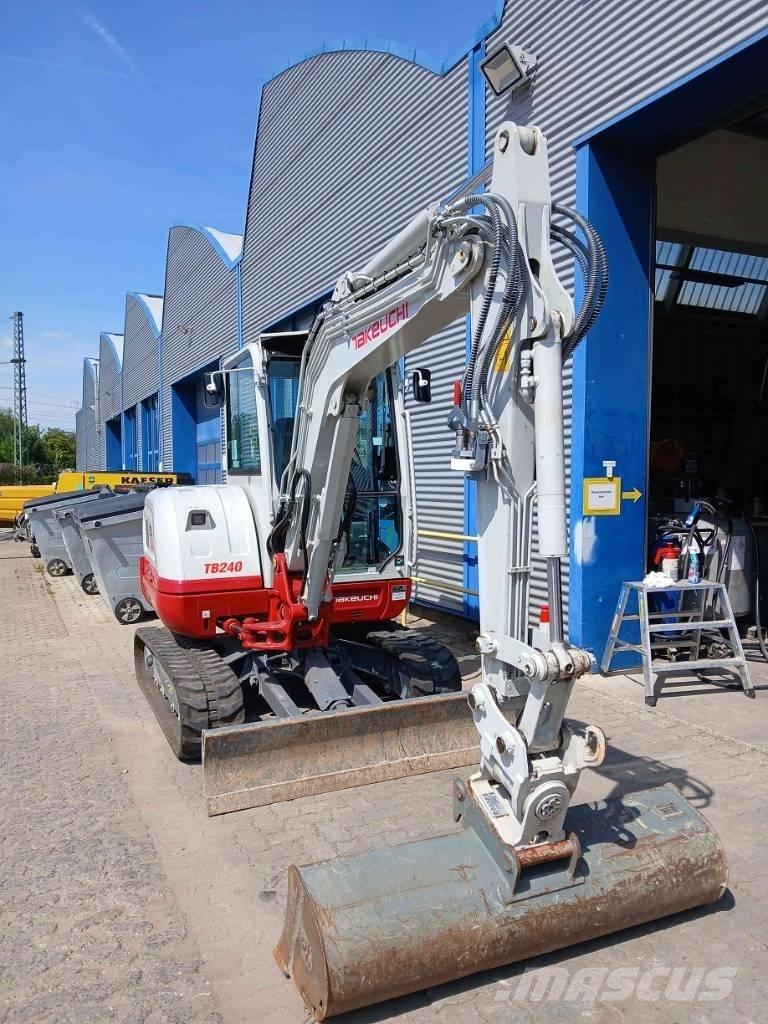 Takeuchi TB 240 DPF Mini bageri <7t