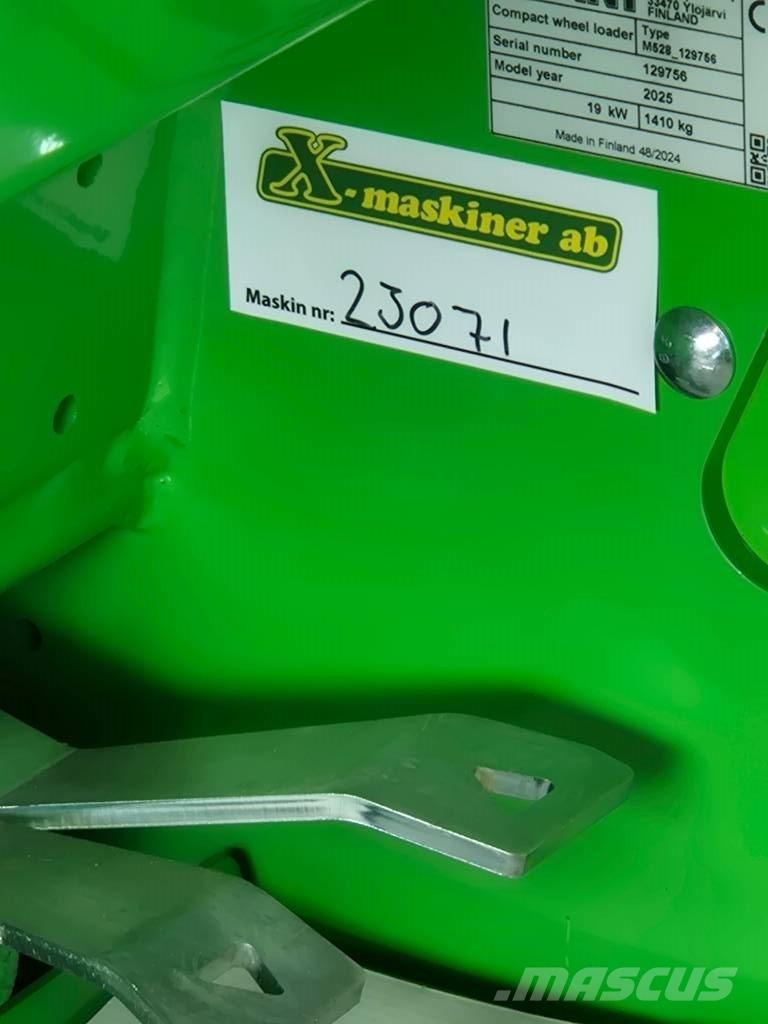 Avant 528 Višenamjenski utovarivači