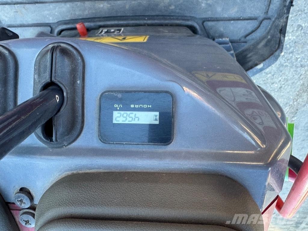 Yanmar SV08 (1E935) Mini bageri <7t