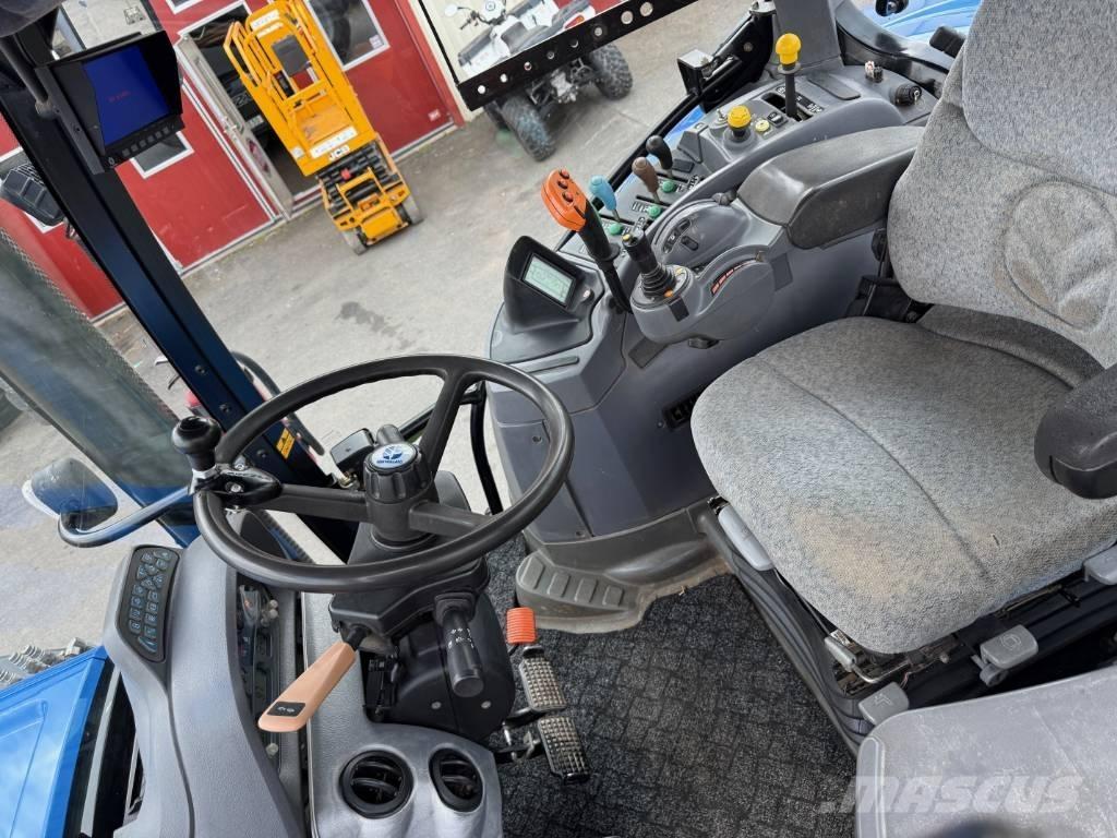 New Holland T7030 Traktori