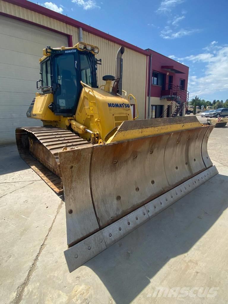 Komatsu D61PX24 Buldožeri gusjeničari