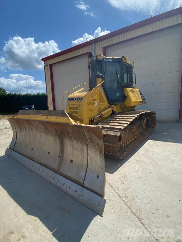 Komatsu D61PX24 Buldožeri gusjeničari