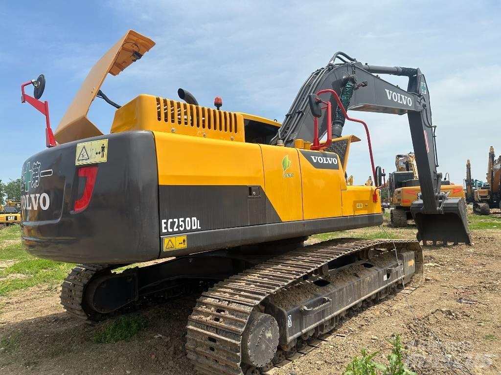 Volvo EC250D Bageri gusjeničari