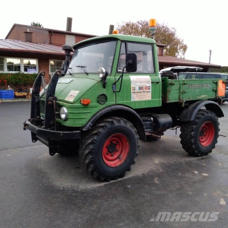 Mercedes-Benz U421 Traktori