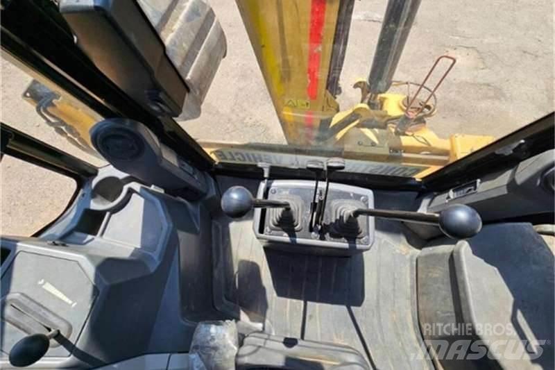 CAT 426F2 TLB Utovarni rovokopači