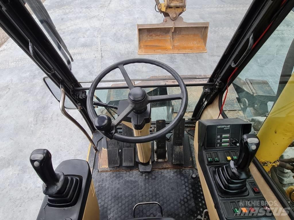 CAT M 312 Bageri na kotačima