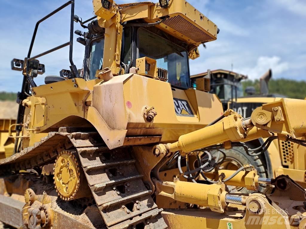 CAT D 8 T Buldožeri gusjeničari