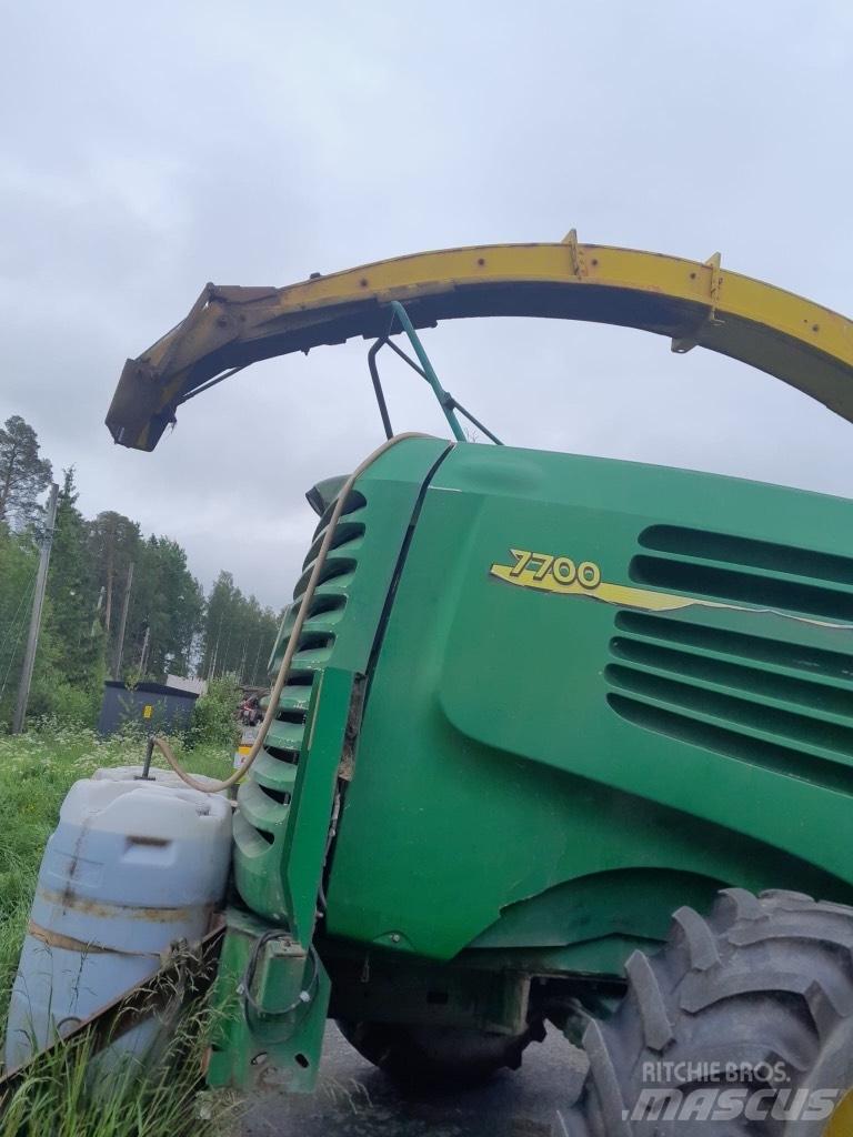 John Deere 7700 Strojevi za krmu na vlastiti pogon