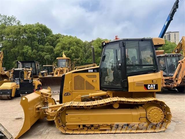 CAT D 5 K Buldožeri gusjeničari