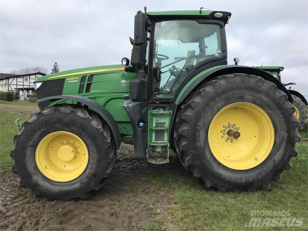 John Deere 6250R Traktori