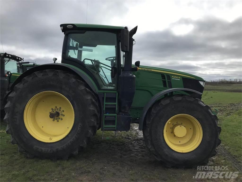 John Deere 6250R Traktori