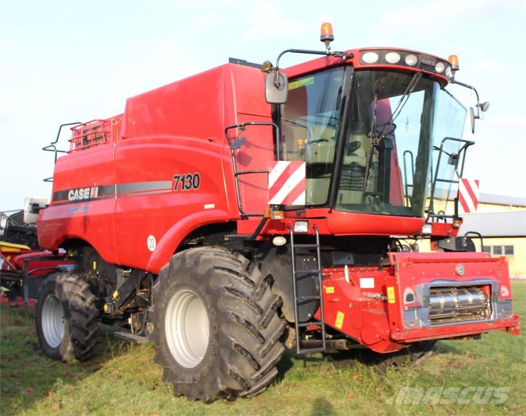 Case IH AF 7130 Kombajni