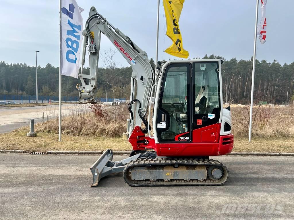 Takeuchi TB 240 Mini bageri <7t