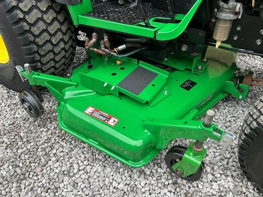 John Deere 2032R Kompaktni (mali) traktori