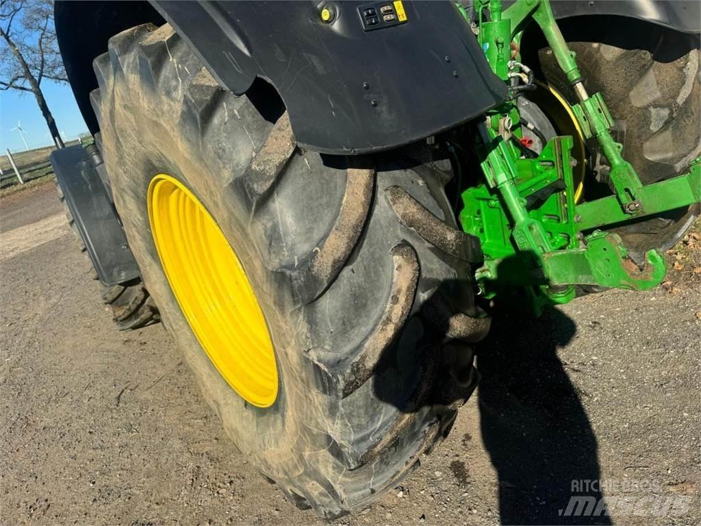 John Deere 6230R Traktori