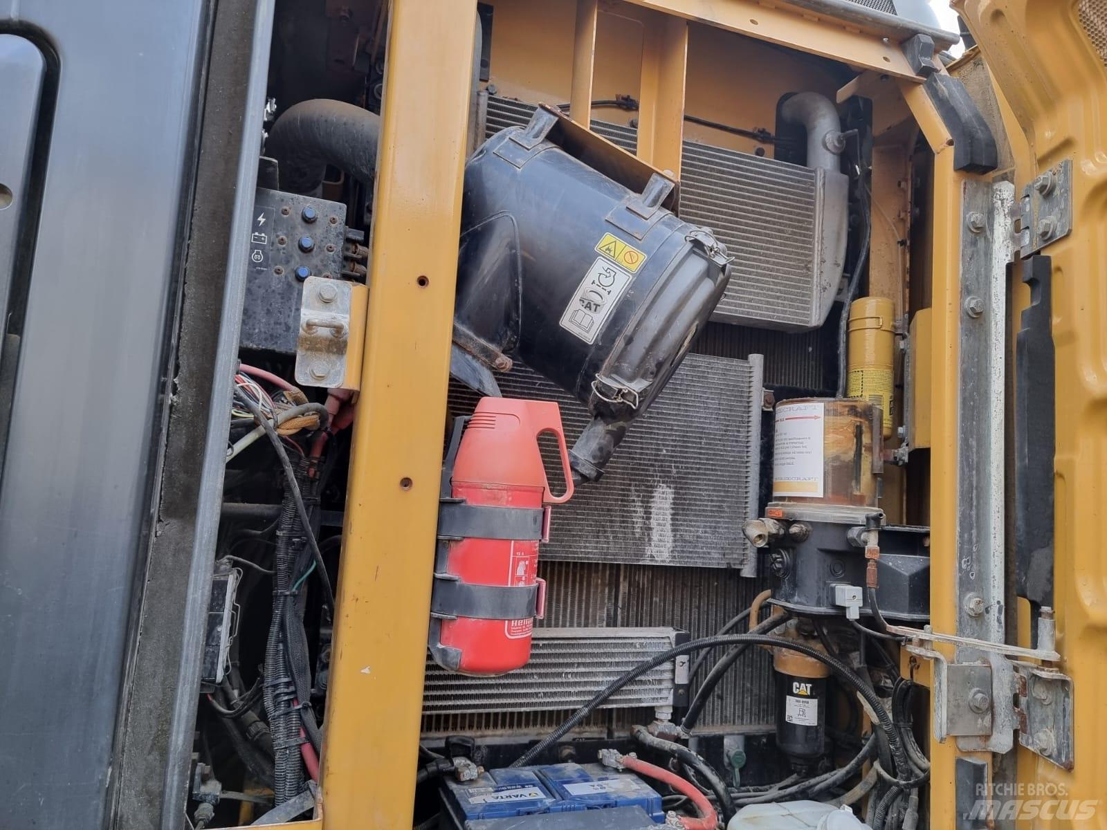 CAT 320 E Bageri gusjeničari