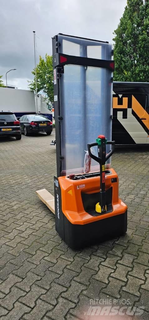 Doosan LSM 12 N Ručni električni viličar