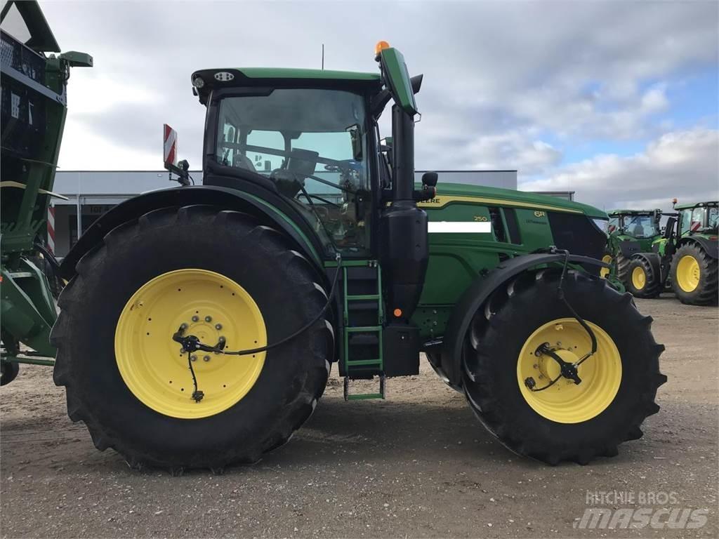 John Deere 6R 250 Traktori