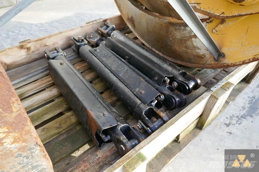 CAT 525D Grapple Transport – ostalo