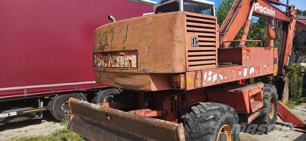 Poclain 82 Bageri na kotačima