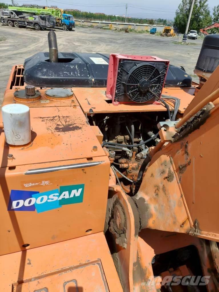Doosan DH210W-7 Bageri na kotačima