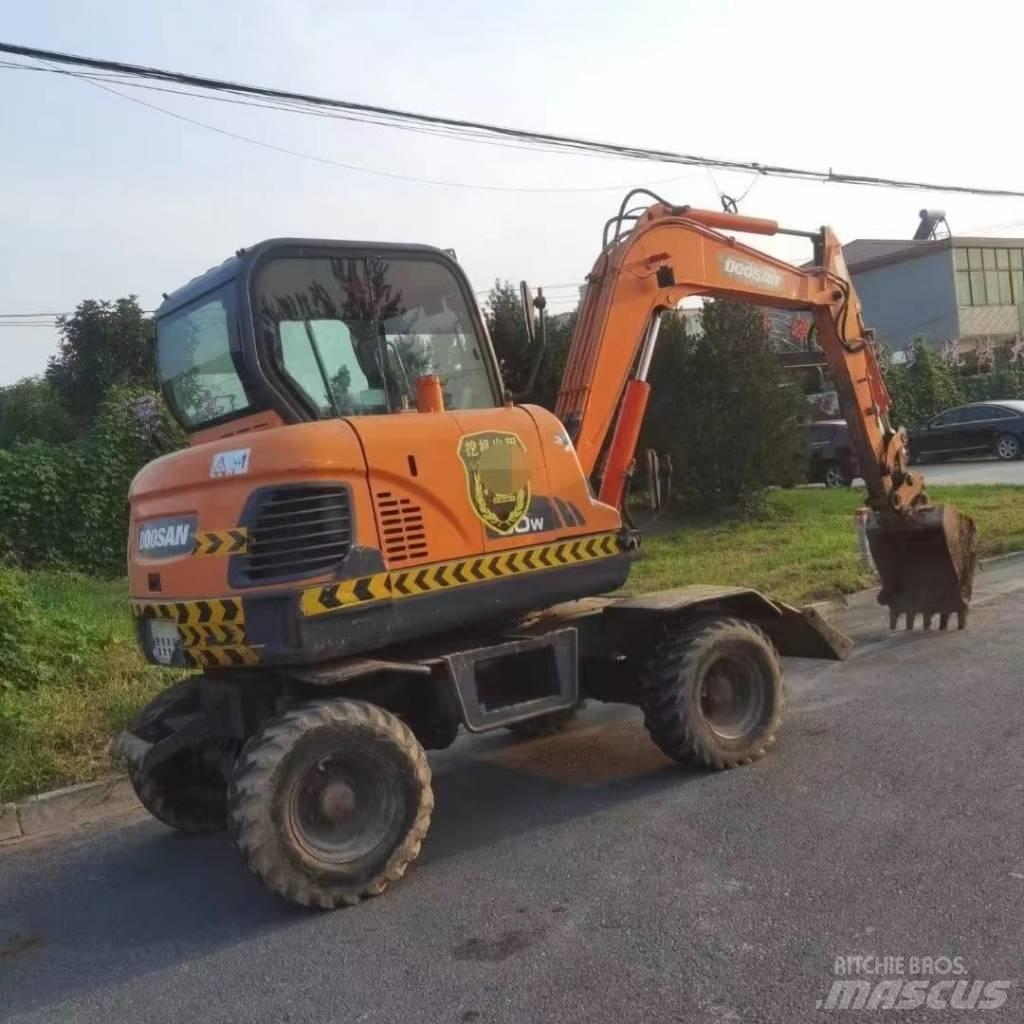 Doosan DX60W Bageri na kotačima