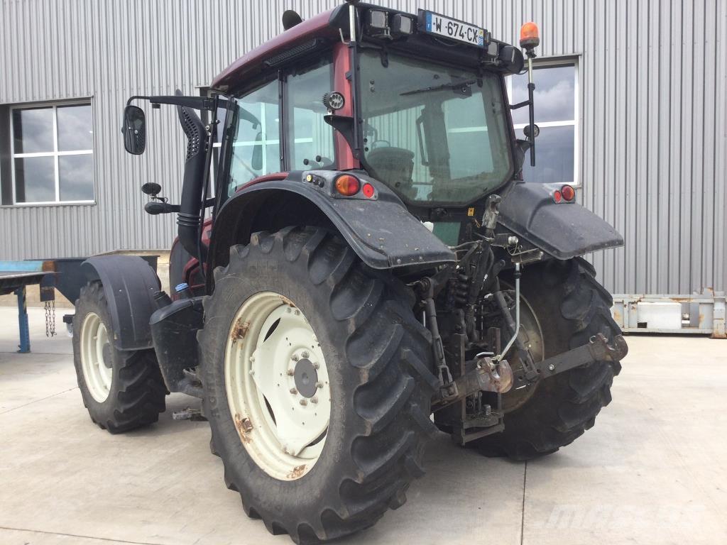 Valtra N123 Traktori