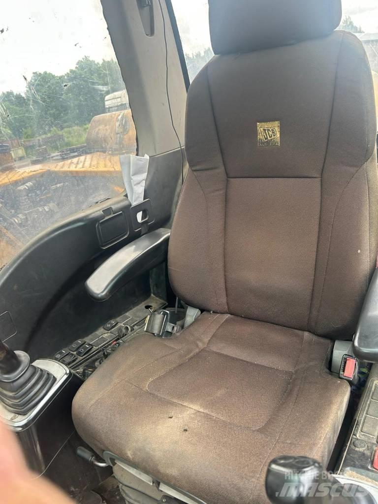 JCB JS 130 LC Bageri gusjeničari