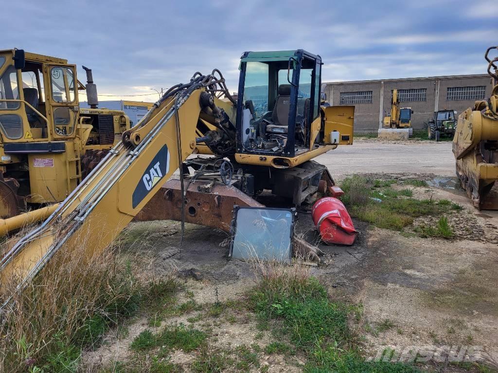 CAT M 318 D Bageri na kotačima