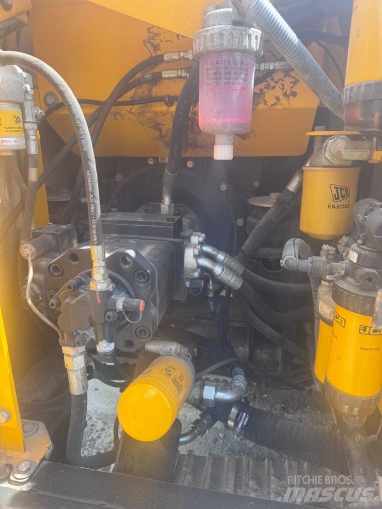 JCB JS 131 LC Bageri gusjeničari