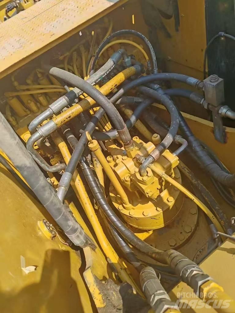 CAT 323D Bageri gusjeničari