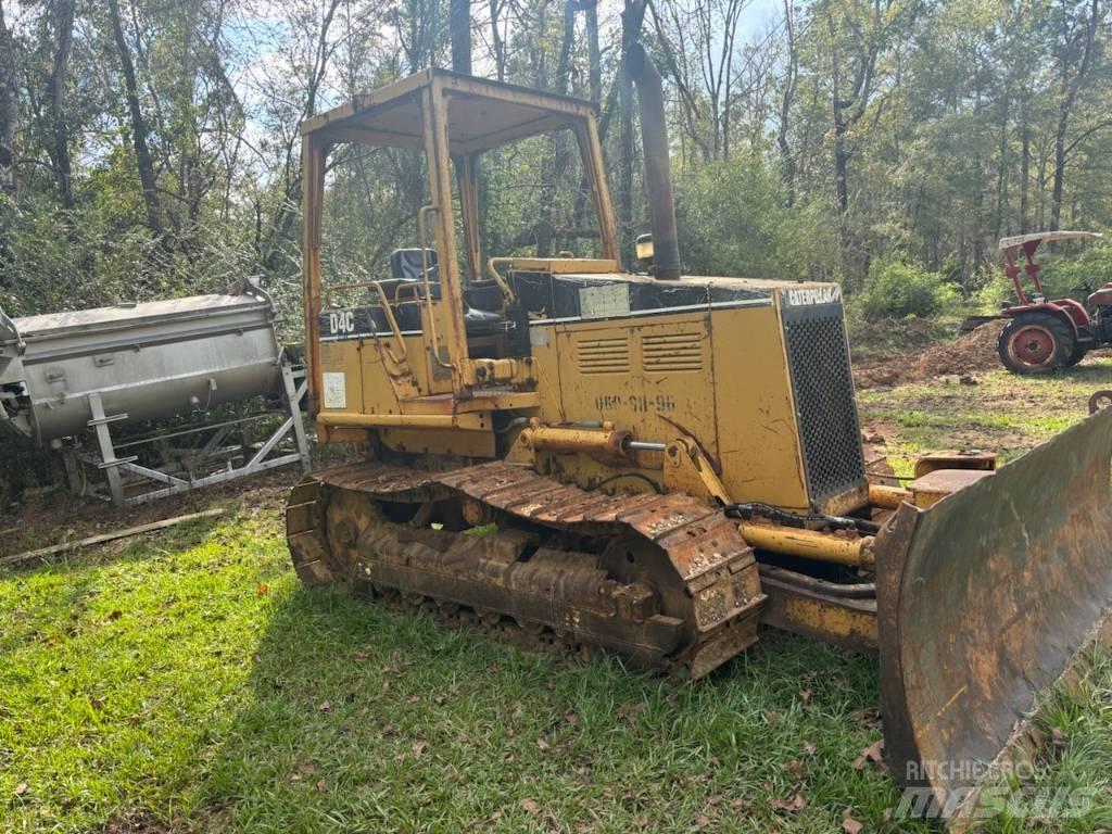 CAT D 4 C Buldožeri gusjeničari