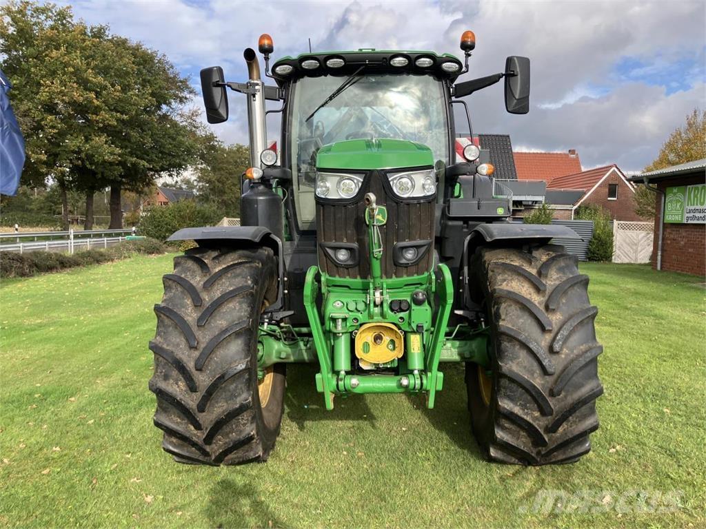 John Deere 6215R Traktori