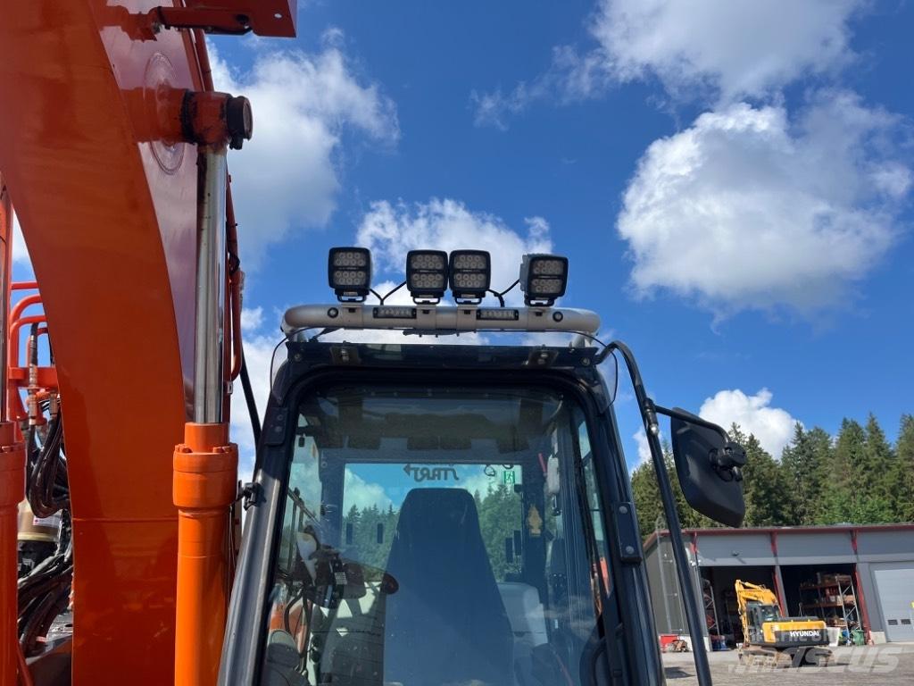 Hitachi ZX 135 US-6 Bageri gusjeničari