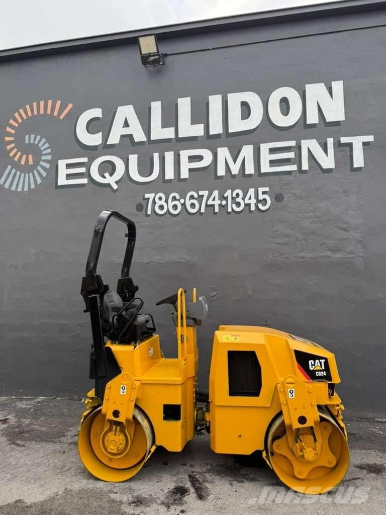 CAT CB 24 Valjci sa dvojnim bubnjem