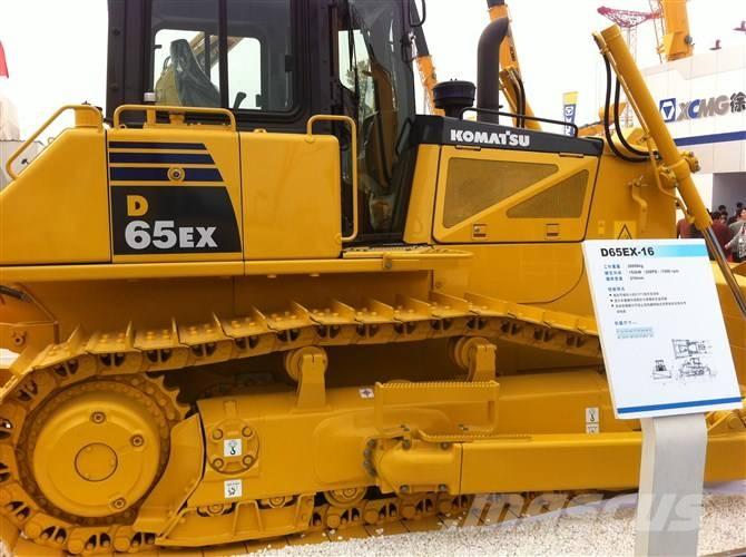 Komatsu d65ex-16 Buldožeri gusjeničari