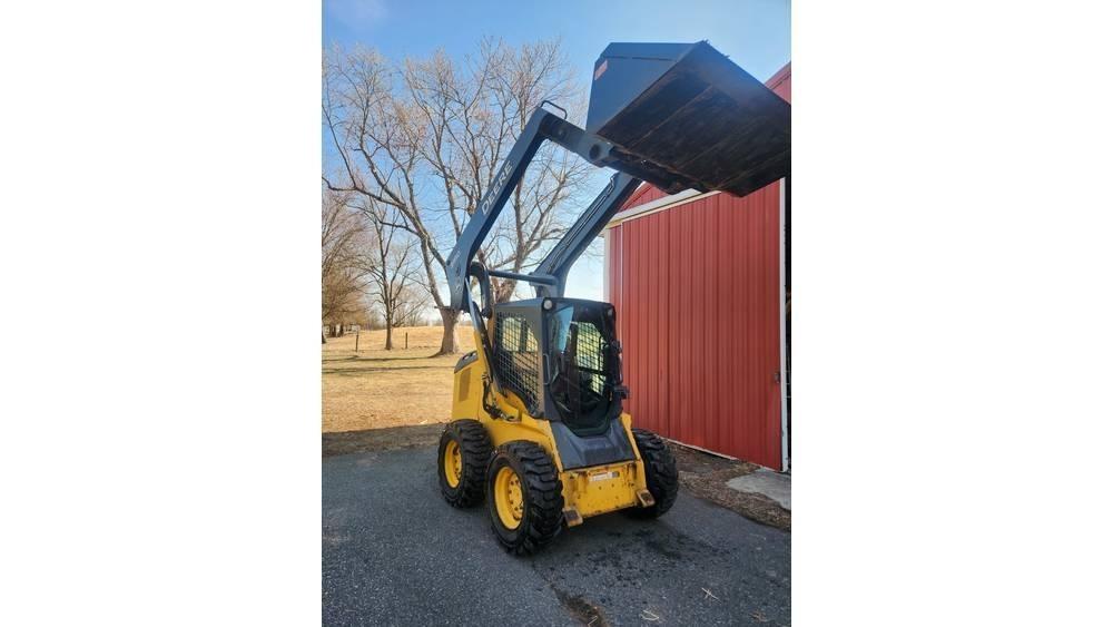 John Deere 318 D Skid steer mini utovarivači