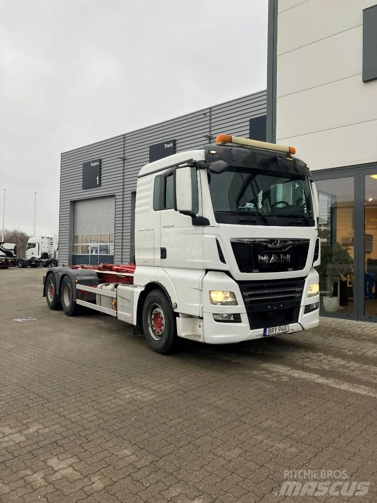 MAN TGX 26.500 6X2 Rol kiper kamioni s kukama za dizanje