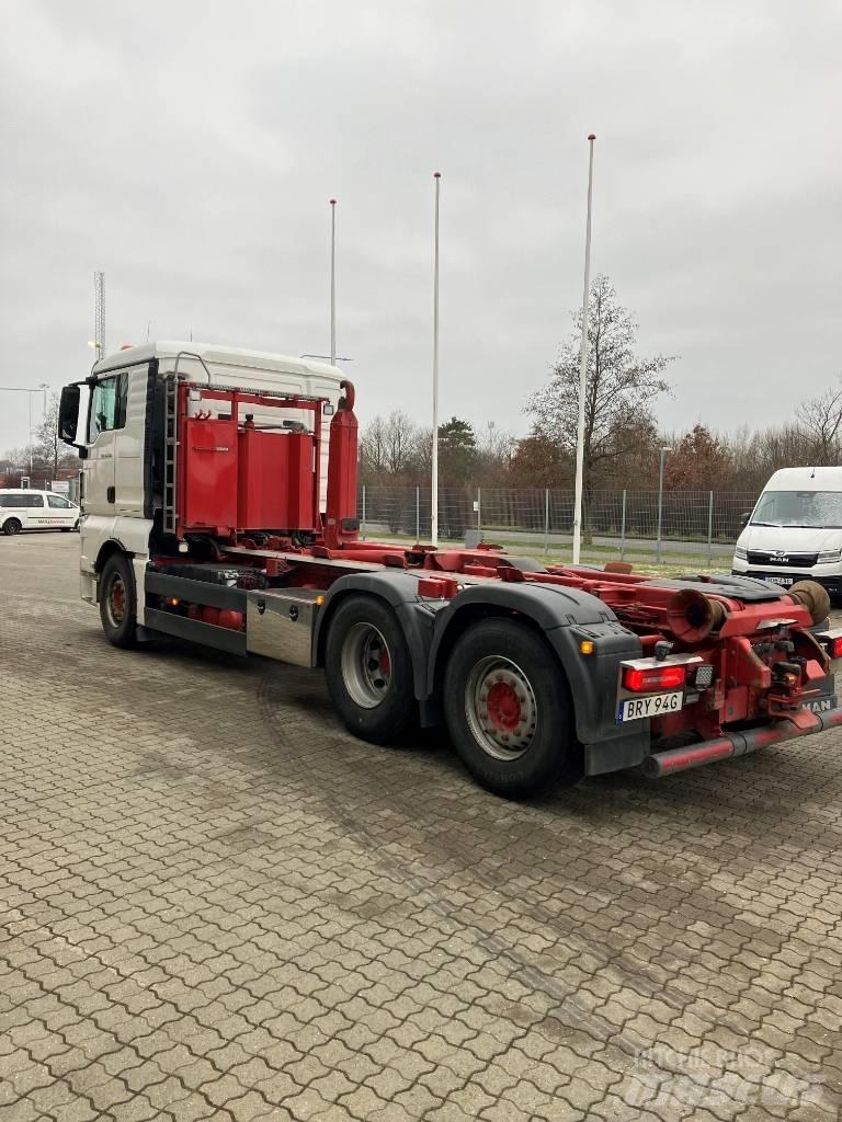 MAN TGX 26.500 6X2 Rol kiper kamioni s kukama za dizanje
